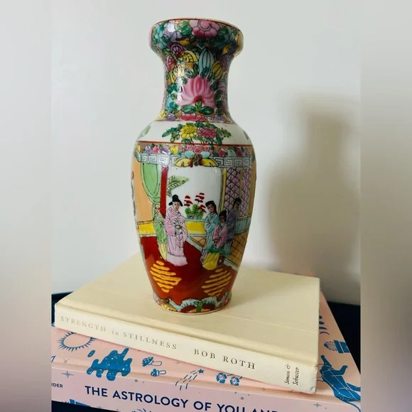 1950’s Chinese Export Rose Medallion Porcelain Vase | Chinoiserie - Picture 2 of 6